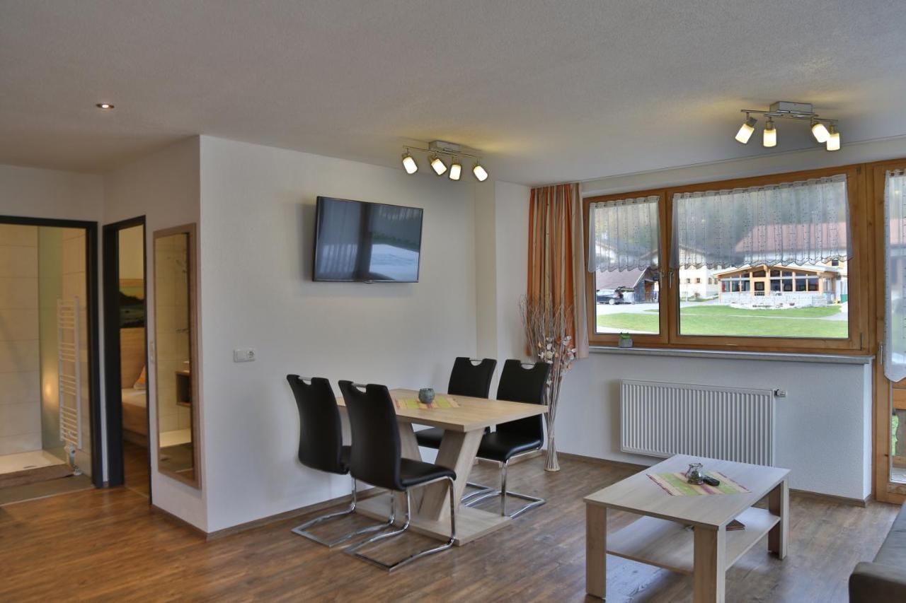 Appartements Schwarzer Adler Elbigenalp Exterior foto
